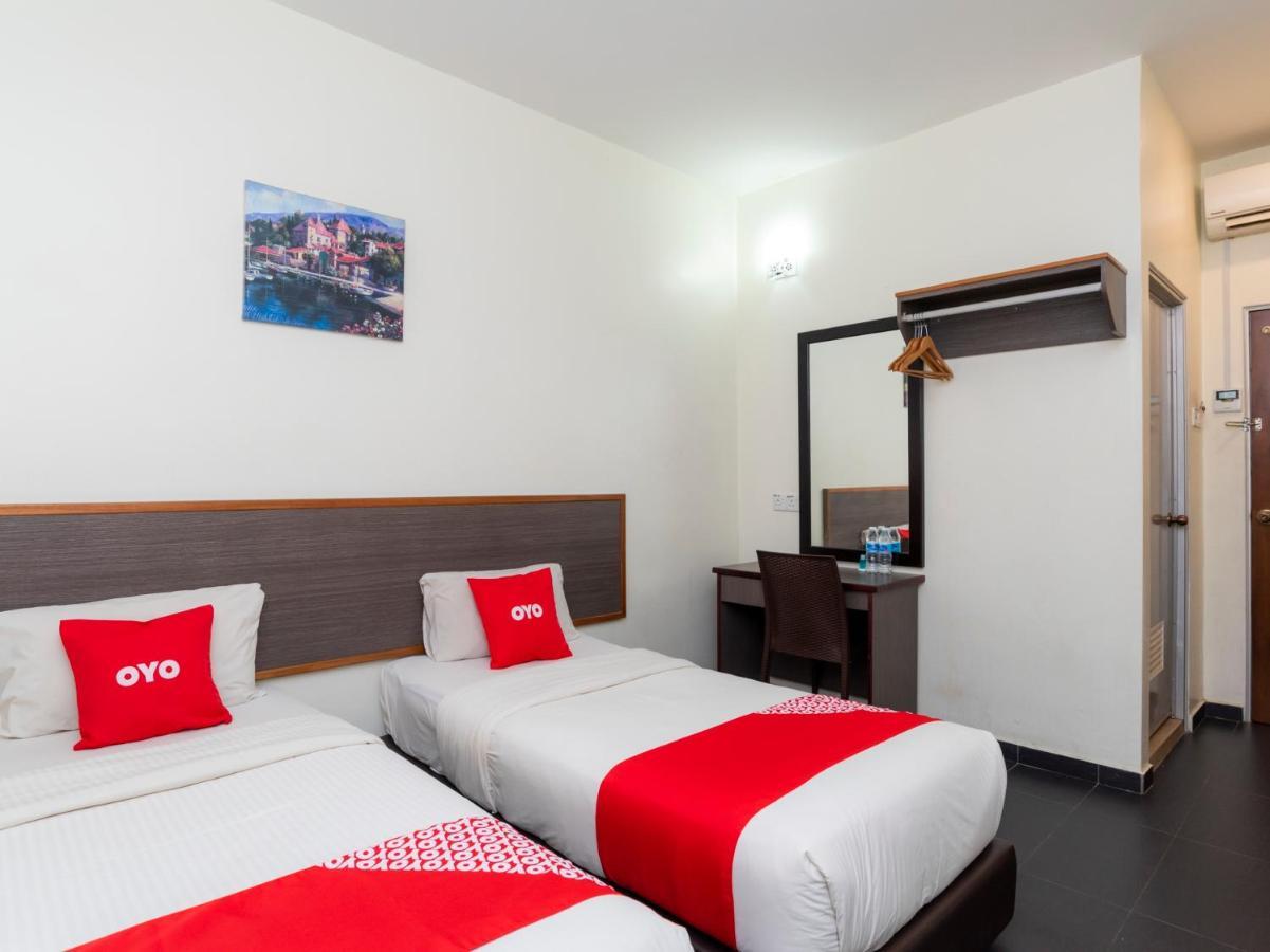 Oyo 44095 Bluewater Hotel Мерсинг Екстериор снимка