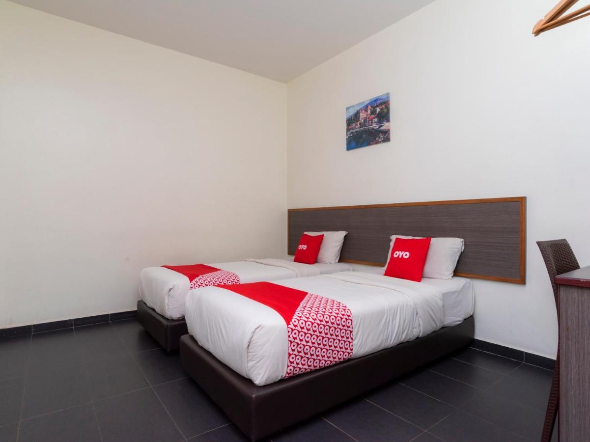 Oyo 44095 Bluewater Hotel Мерсинг Екстериор снимка