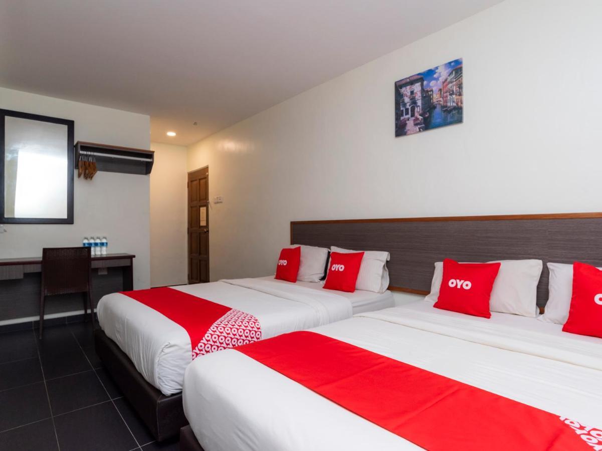 Oyo 44095 Bluewater Hotel Мерсинг Екстериор снимка