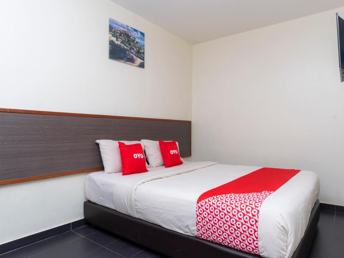 Oyo 44095 Bluewater Hotel Мерсинг Екстериор снимка