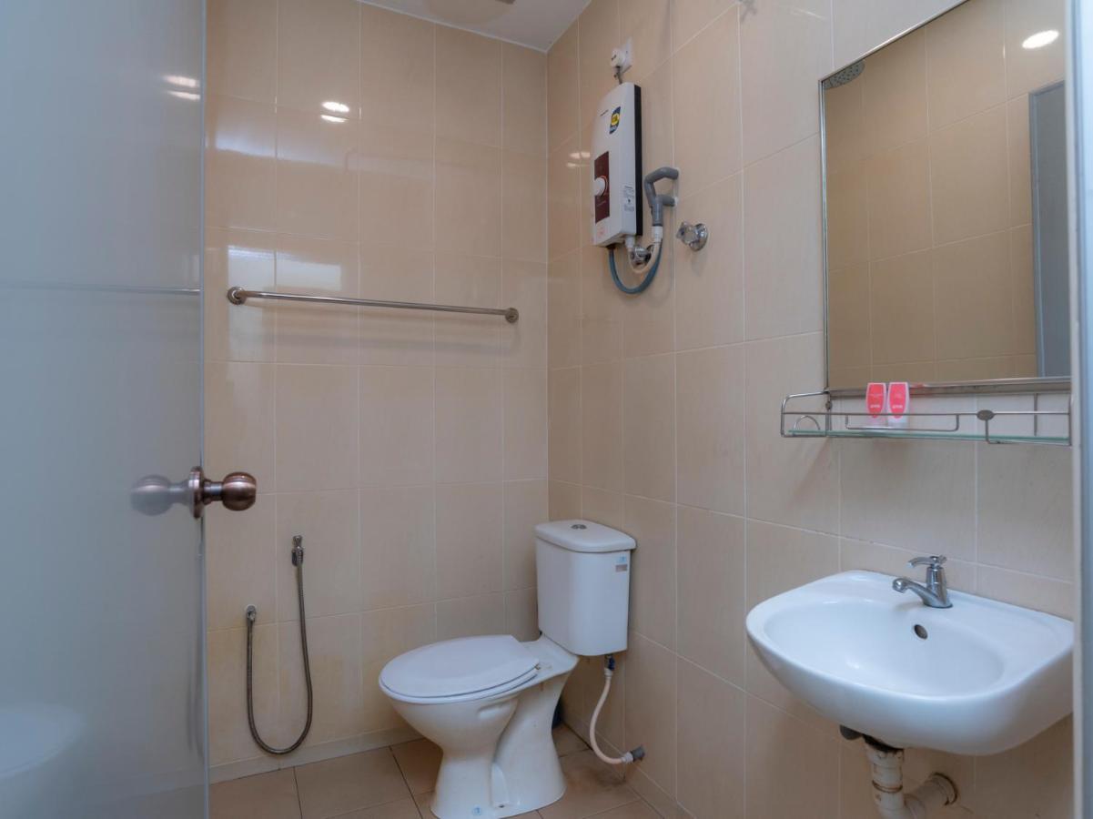 Oyo 44095 Bluewater Hotel Мерсинг Екстериор снимка