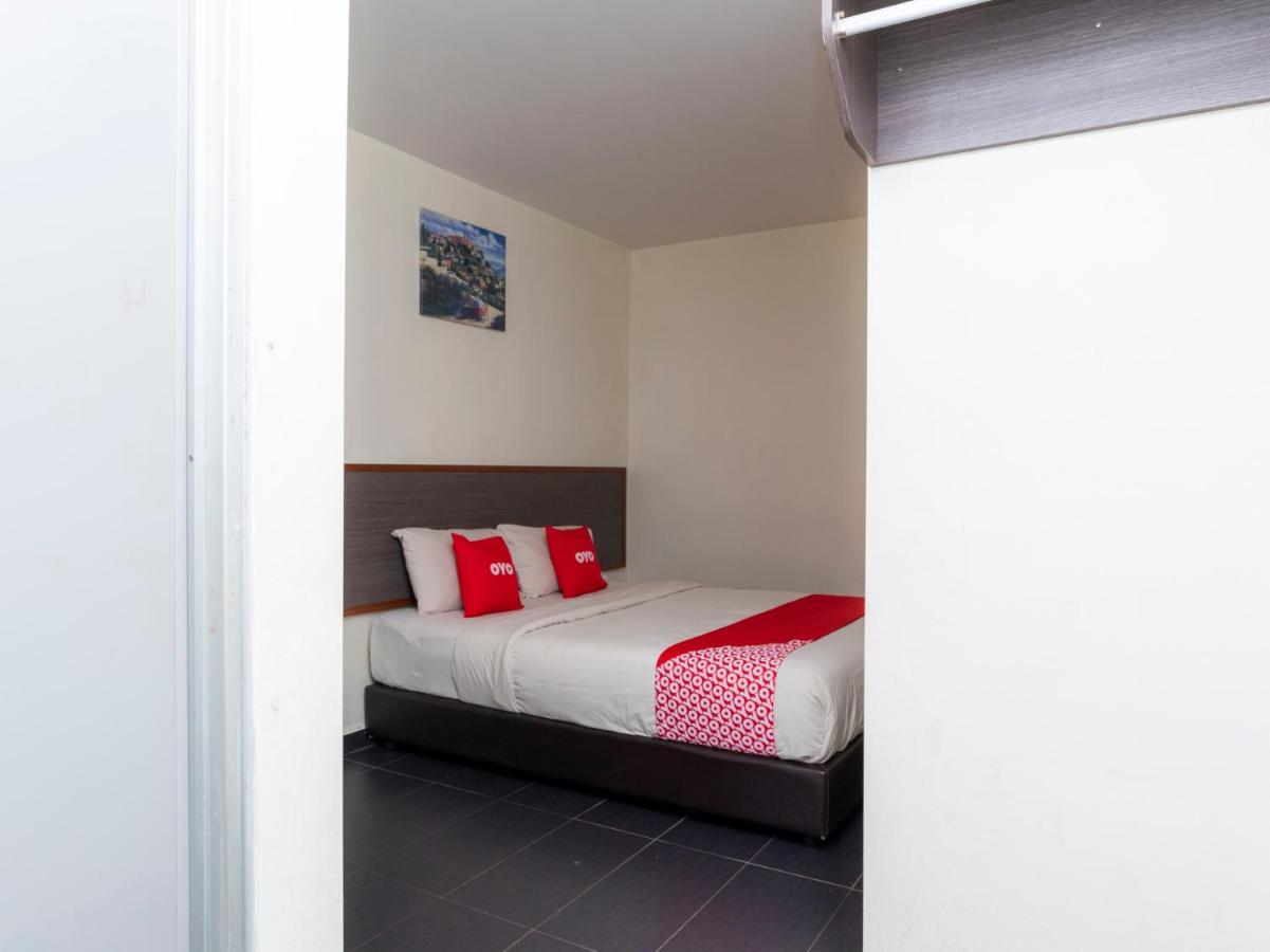 Oyo 44095 Bluewater Hotel Мерсинг Екстериор снимка