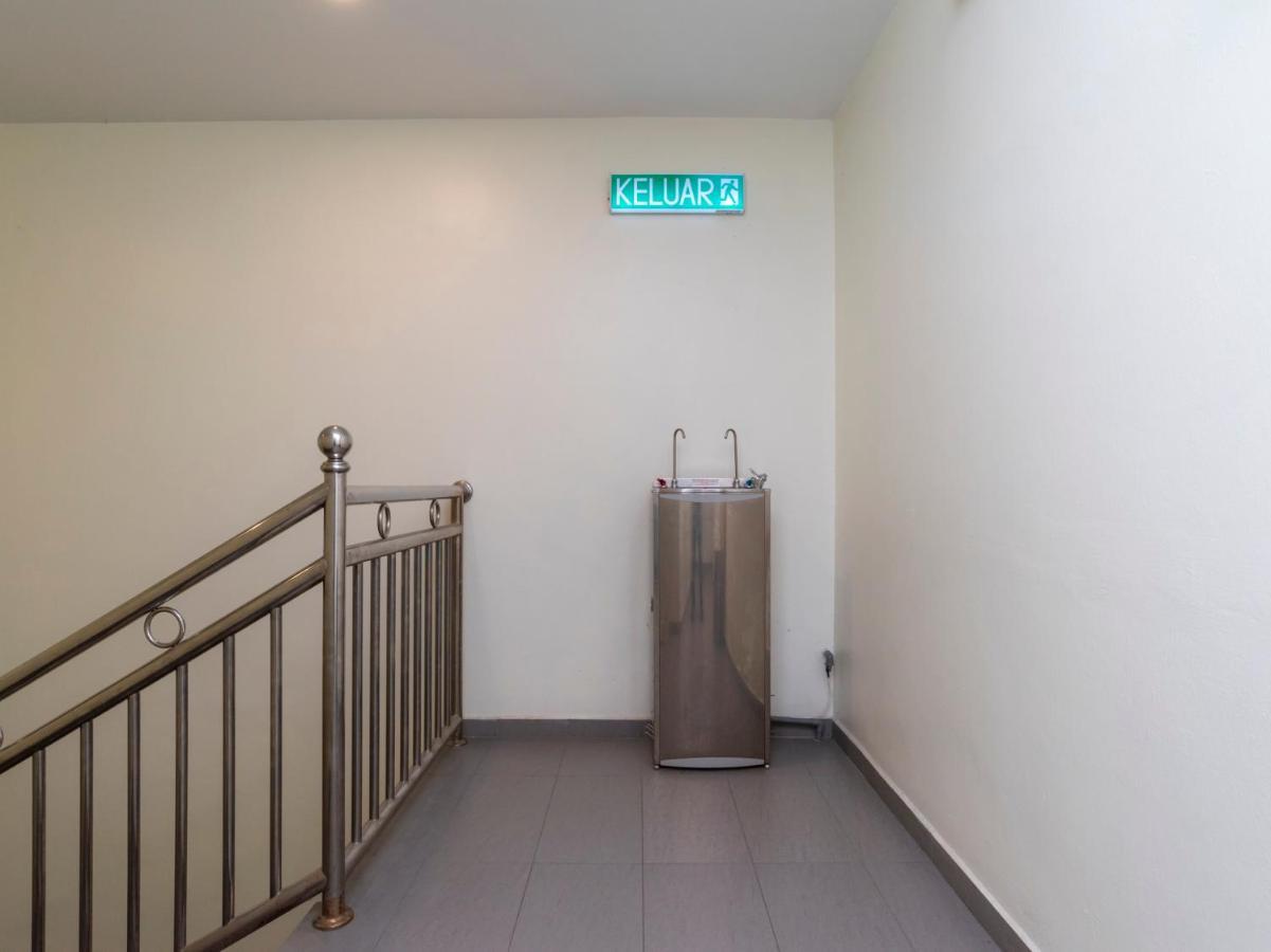 Oyo 44095 Bluewater Hotel Мерсинг Екстериор снимка