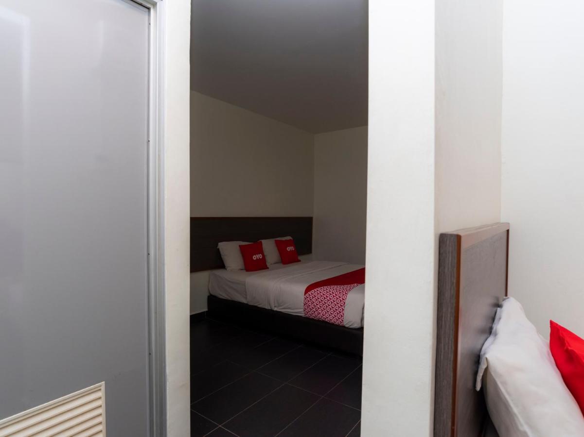 Oyo 44095 Bluewater Hotel Мерсинг Екстериор снимка